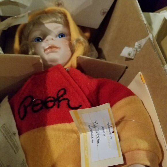 3 poohs from the Ashton-Drake Galleries - Picture 9 of 10